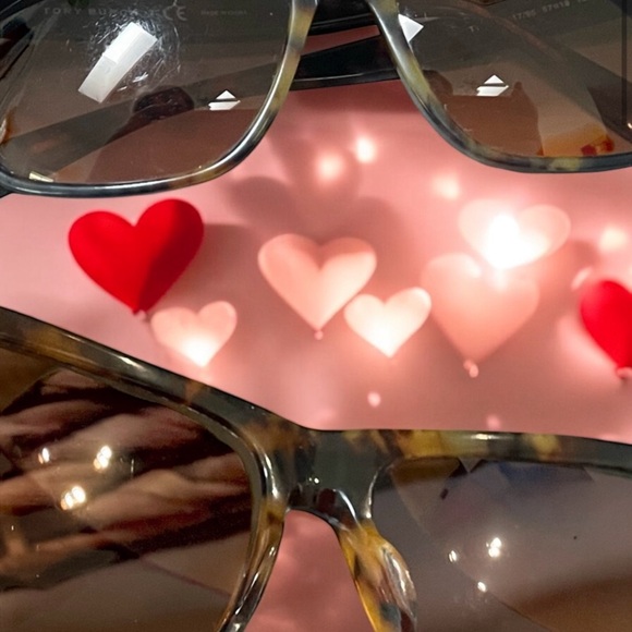 Authentic Tory Burch vintage tortoise shell sunglasses w/original case. - Picture 4 of 10